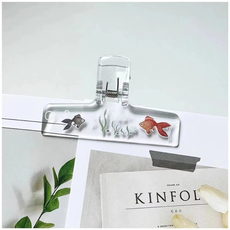 Binder Clip Assorted - 1PC 透明アクリル金魚バインダークリップ、滑り止めブック、ドキュメント、ノート、ピアノスコアホルダー、かわいい水族館の装飾品