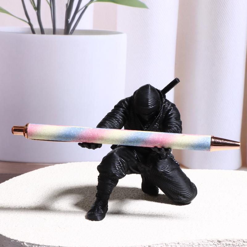 忍者スタイルのペンホルダー クリエイティブファッションデスク - Ideal Stationery & Office Supply のレビューと価格
